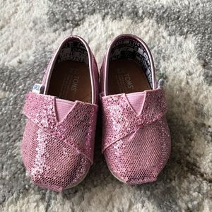 Toms infant girl shoes like new condition